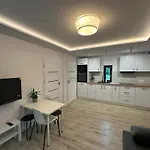 K&j Lägenhet Kryspinów